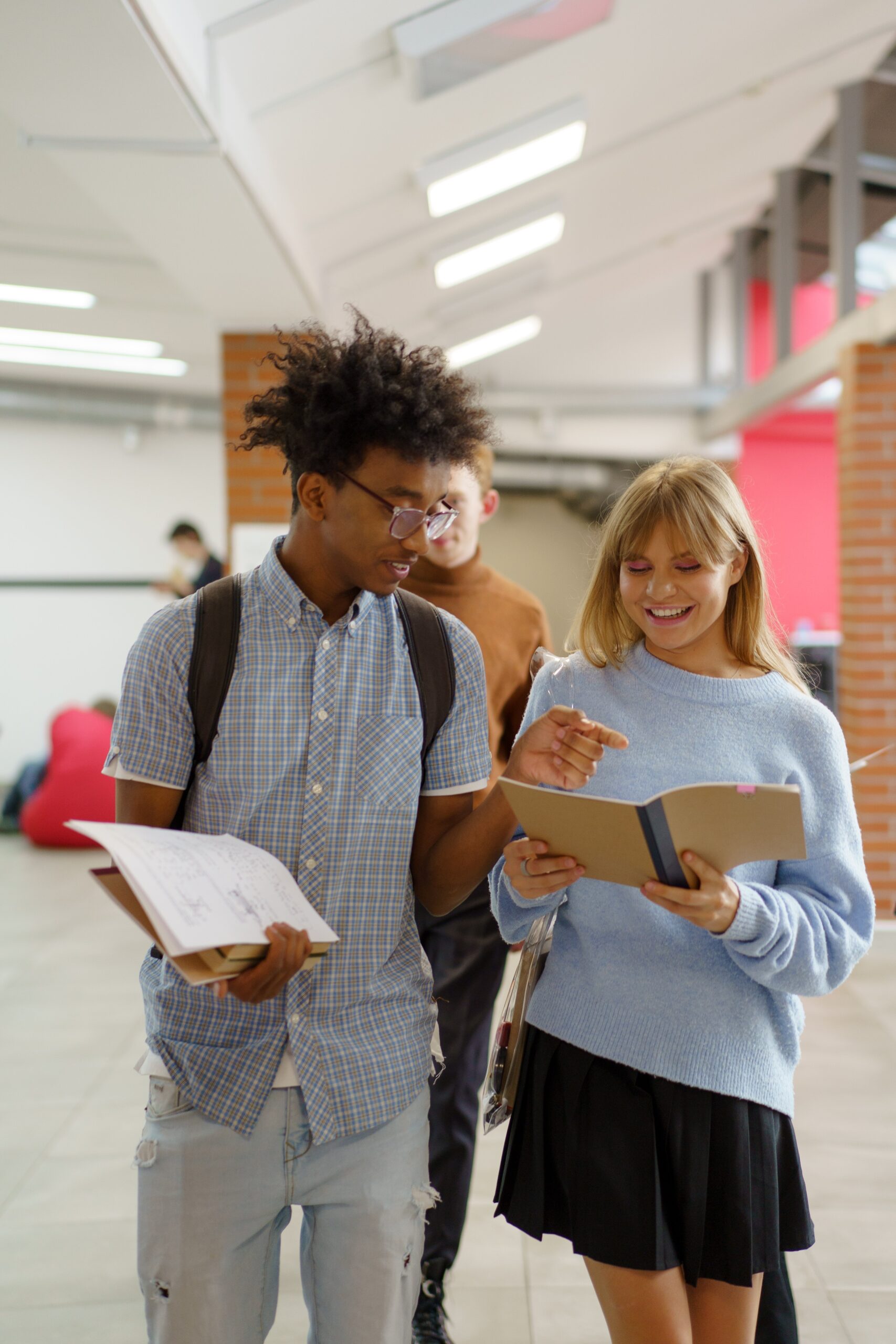 studets are practicing Ielts speaking.